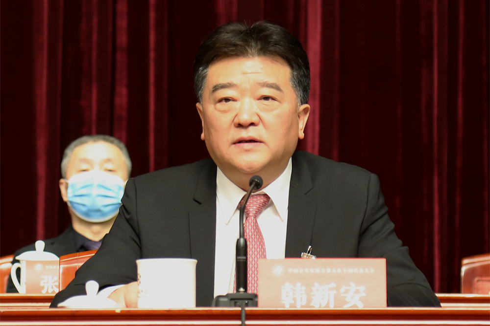 中国音协分党组书记,第九届驻会副主席韩新安主持闭幕式